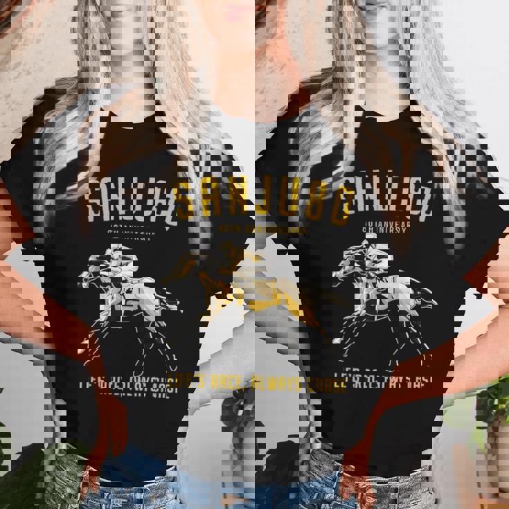 傘寿祝い 競馬好き うま 馬好き 父 母 男性 女性 80歳お祝い Life's Race Always Chase レディースTシャツ 彼女への贈り物