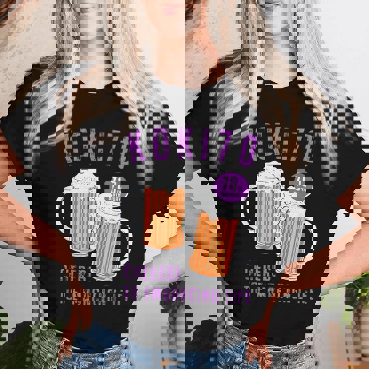 古希祝い ビール好き 酒好き 父 母 男性 女性 70歳お祝い Cheers To Embracing Life レディースTシャツ 彼女への贈り物