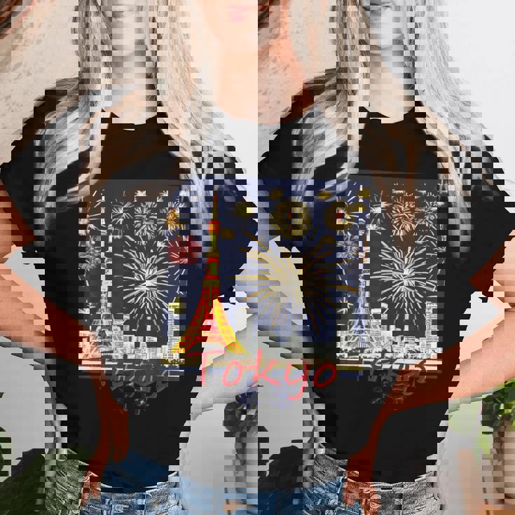 東京 東京タワーと花火大会 日本 漢字 By Kana Kanjin レディースTシャツ 彼女への贈り物