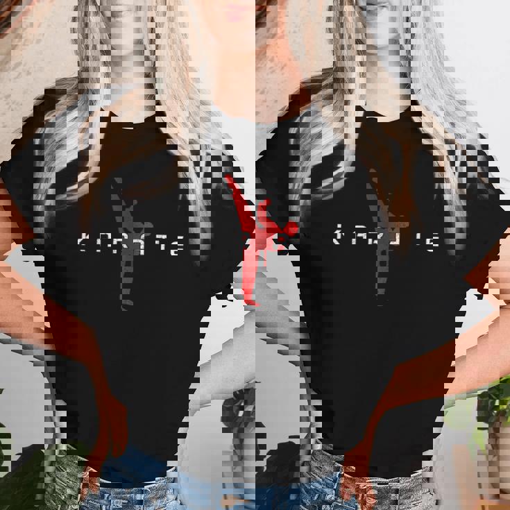 空手 格闘技 ファイター 黒帯 男の子 女の子 キッズ レディースTシャツ 彼女への贈り物