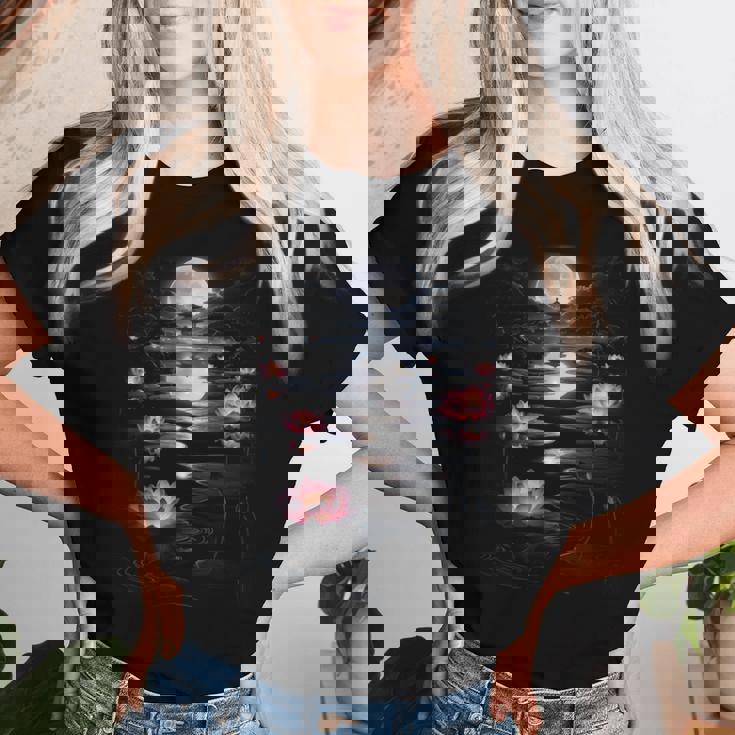 蓮の花 日本の月 反射 自然 恋人 デザイン レディースTシャツ 彼女への贈り物