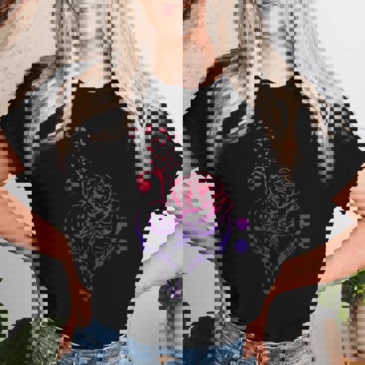 薔薇の花 ピアノ ミュージシャン 音符 ラブミュージ レディースTシャツ 彼女への贈り物