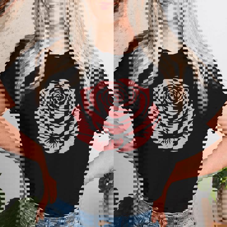 赤 バラ 花 バラの頭 庭 夏 Rose Red Flower Roses レディースTシャツ 彼女への贈り物