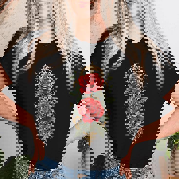 赤いバラ 花 ボタニスト 庭の花 赤いバラ レディースTシャツ 彼女への贈り物