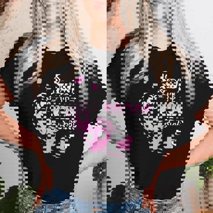 近日公開 2025Oon To Be Mom Est 2025 レディースTシャツ 彼女への贈り物