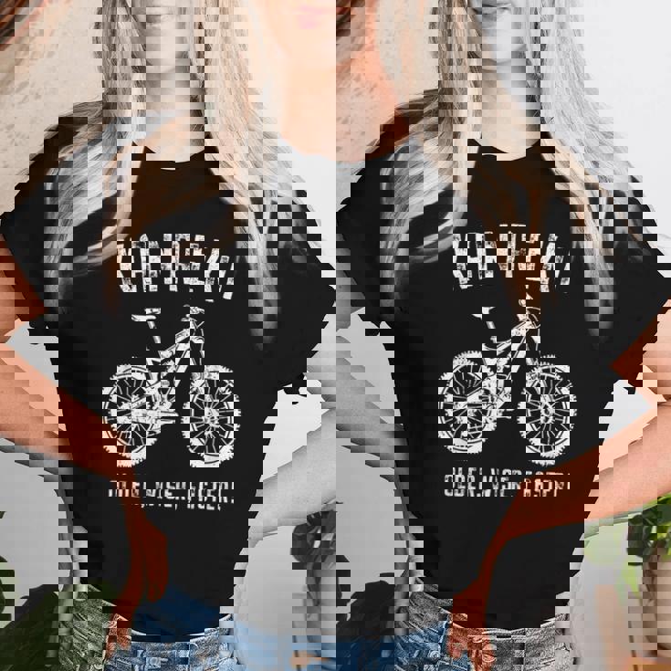 還暦祝い 自転車 マウンテンバイク ロードバイク好き 父 男性 女性 60歳 Older Wiser Faster レディースTシャツ 彼女への贈り物