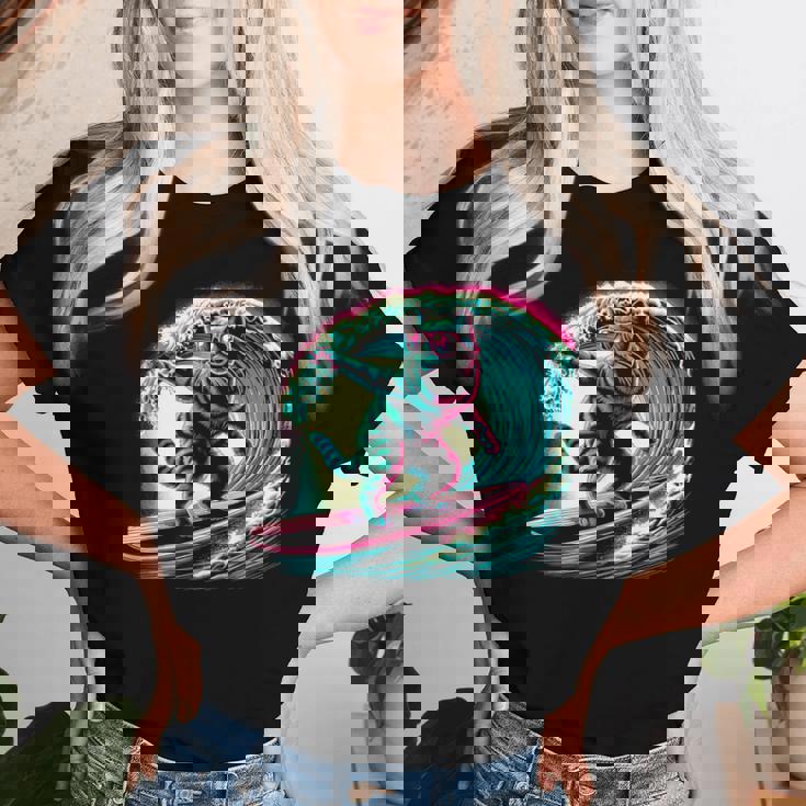 面白い猫 サーフィン ギフト 男性 女性 子供 面白い 猫 サーファー レディースTシャツ 彼女への贈り物