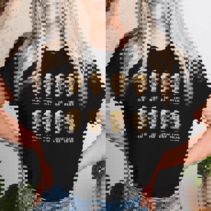 黒人白人男性女性リッチプアーパトリオットリベラル・スカル レディースTシャツ 彼女への贈り物