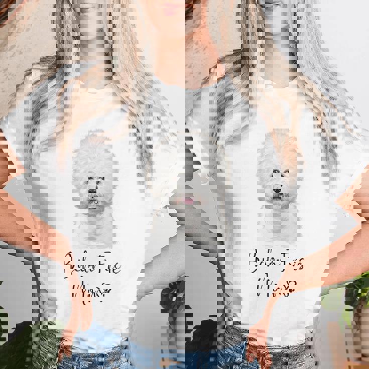 Bichon Frisé Dog Mom ビションフリーゼママかわいい子犬犬の所有者ビションフリーゼ犬 レディースTシャツ 彼女への贈り物