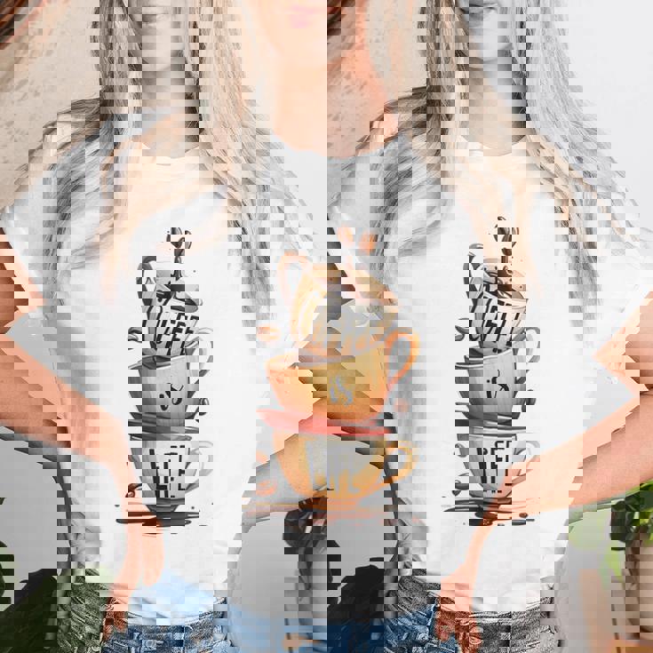 Coffee Is Life 愉快なコーヒー好きのギフト レディースTシャツ 彼女への贈り物