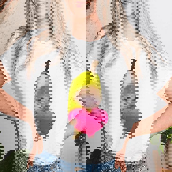 Happy Banana Cat レディースTシャツ 彼女への贈り物