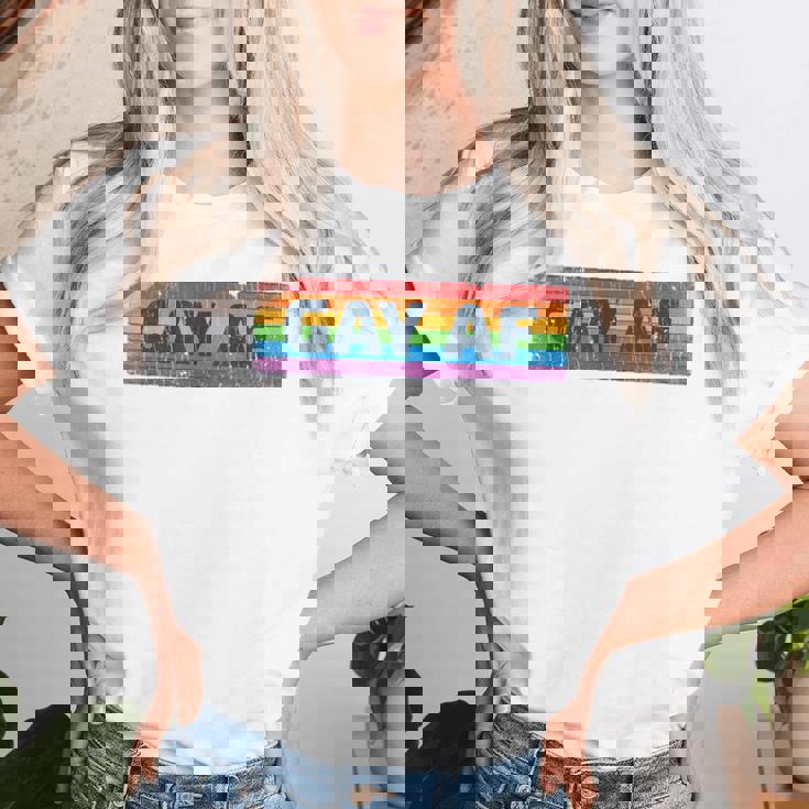 Lgbtq Gay Af Pride Lgbt Ally Rainbow Flag Retrointage レディースTシャツ 彼女への贈り物