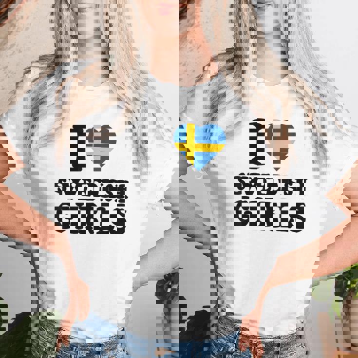 I Lovewedish Girls レディースTシャツ 彼女への贈り物