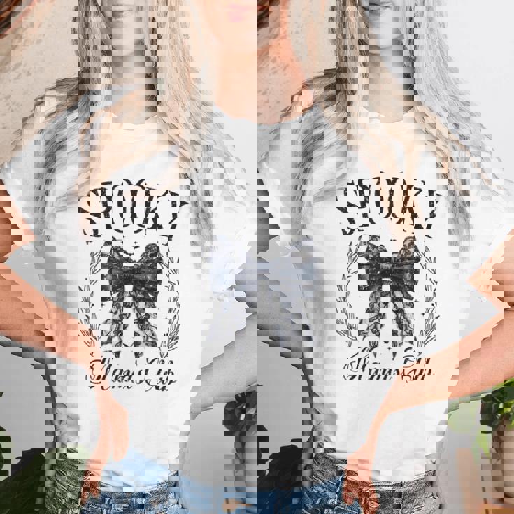 Spooky Mamas Club ソーシャル ハロウィン ダークコケット ブラック リボン レディースTシャツ 彼女への贈り物