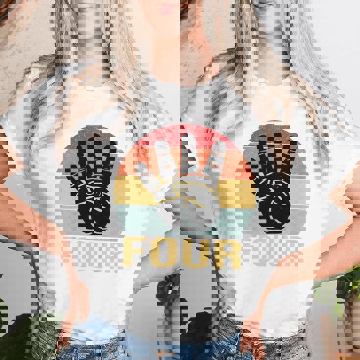 キッズ 4 歳の誕生日 4 つの指 私は 4 4 歳の男の子、女の子 レディースTシャツ 彼女への贈り物