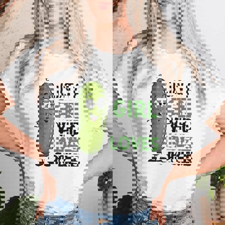 ピクルスが大好きな女の子だけ おかしなきゅうり レディースTシャツ 彼女への贈り物