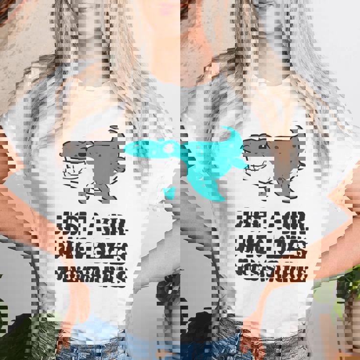 モササウルスが好きな女の子だけ レディースTシャツ 彼女への贈り物