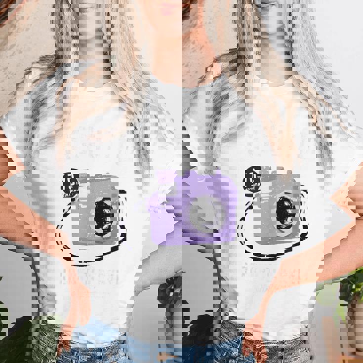 古希祝い 旅行好き 写真好き 撮影好き カメラ レトロ 父 母 男性 女性 70歳お祝い Ready To Travel レディースTシャツ 彼女への贈り物