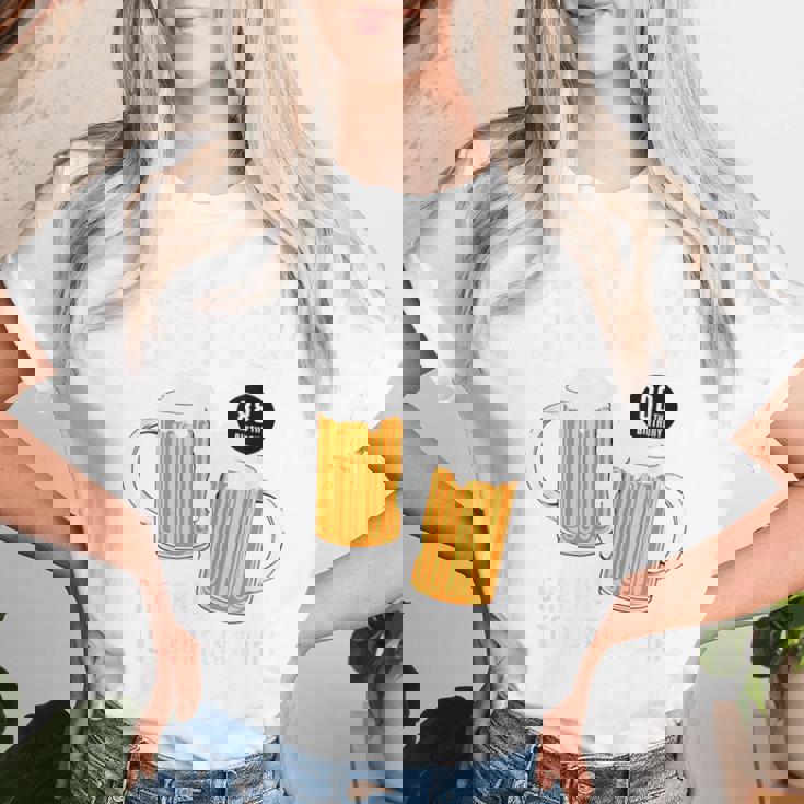 米寿祝い ビール好き 酒好き レトロ 父 母 男性 女性 88歳お祝い Cheers To Embracing Life レディースTシャツ 彼女への贈り物