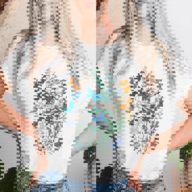 花 蝶々 かわいい フラワー 蝶 アート メンズ レディース 服 母 女性用 おしゃれ レディースTシャツ 彼女への贈り物