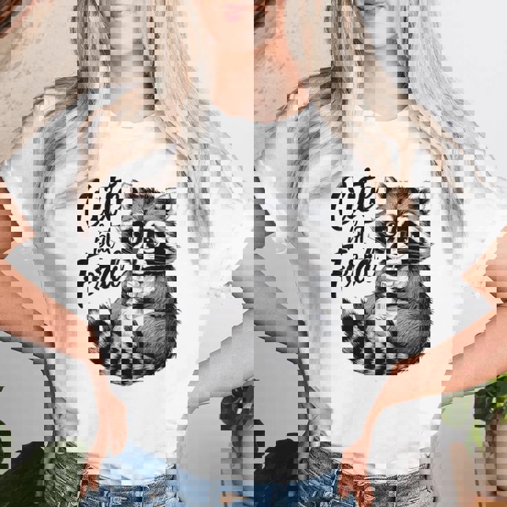 野生の女の子の夏の面白いミームかわいいけど野生のアライグマ休暇 レディースTシャツ 彼女への贈り物