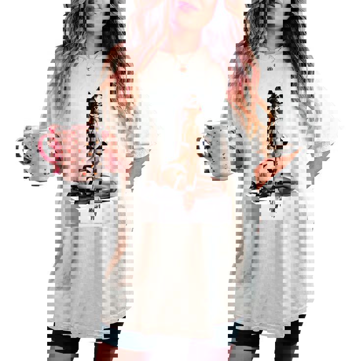 Sexy Girl グラフィックtシャツ セクシー「バッドキティ」ピンナップガール カットアウト。 レディースオーバーサイズコンフォートTシャツ