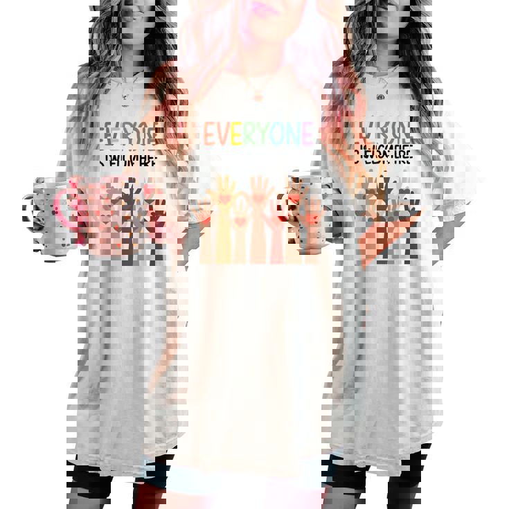 Everyone Is Welcome Here アイダホ 教師 男性 女性 キッズ レディースオーバーサイズコンフォートTシャツ