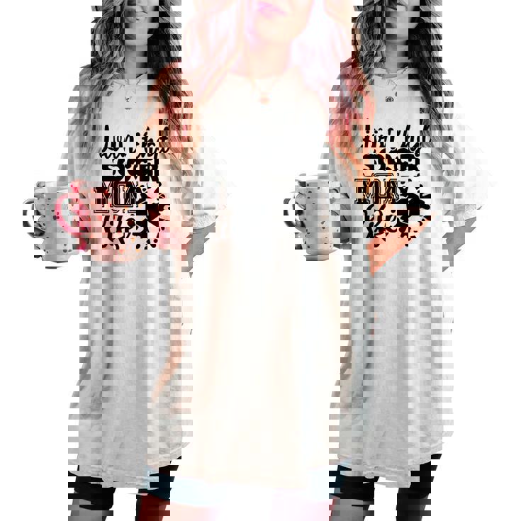 Livin' Thatoccer Mom Life ファニースポーツ 母の日 長袖tシャツ レディースオーバーサイズコンフォートTシャツ