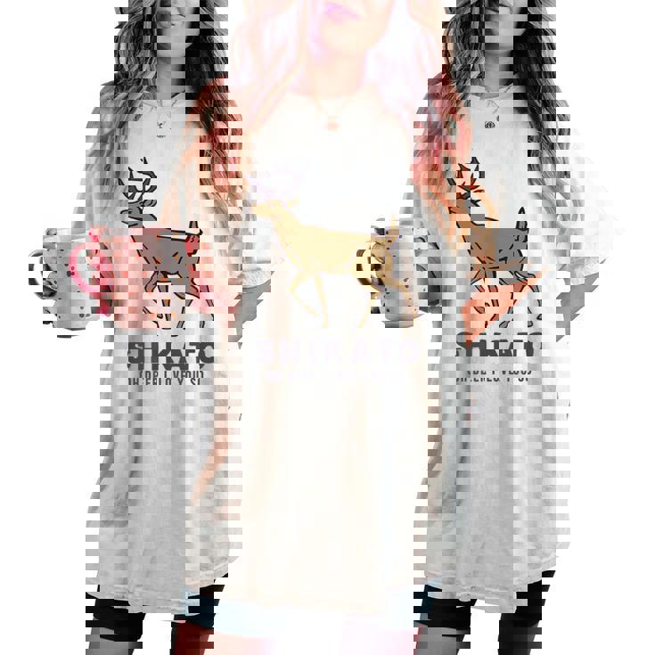 シカトhikato しかと 鹿 イラスト 簡単 鹿好き 鹿の十 鹿十 無視 シカトする 花札 言葉 おもしろ レディースオーバーサイズコンフォートTシャツ