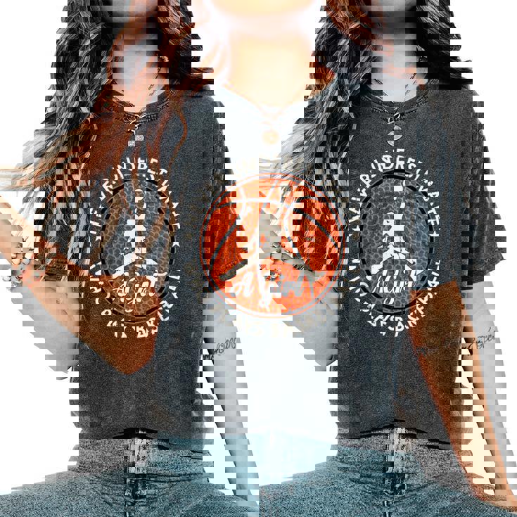 Basketball Never Underestimate A Girl Who Plays Basketball レディースオーバーサイズコンフォートTシャツ