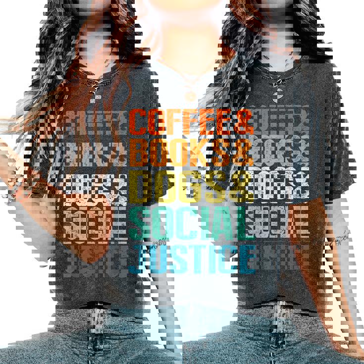 Coffee Books Dogsocial Justice レディースオーバーサイズコンフォートTシャツ