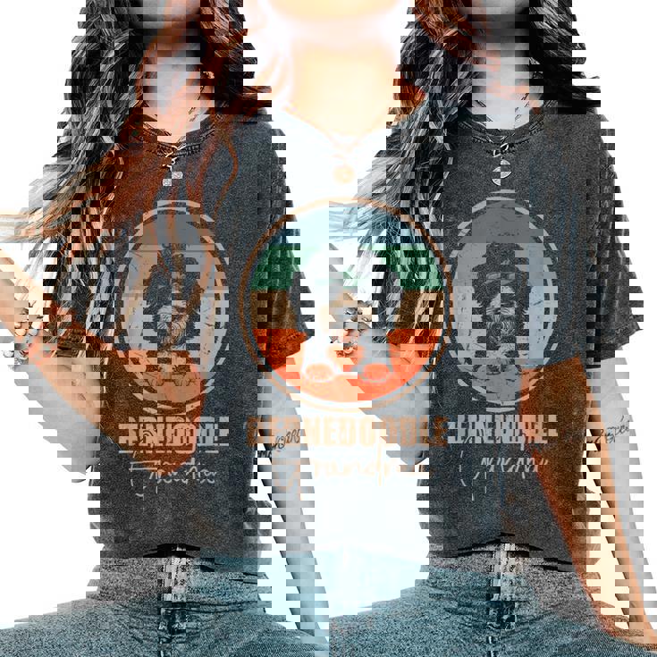 Vintage Bernedoodle Grandma Dog Owner Mom Women's Oversized Comfort T-Shirt