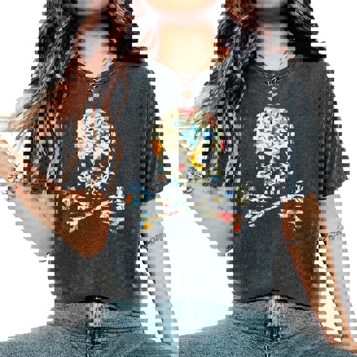 ジョリー・ロジャーのシルエット 花柄 スカル＆クロスボーン レディースオーバーサイズコンフォートTシャツ