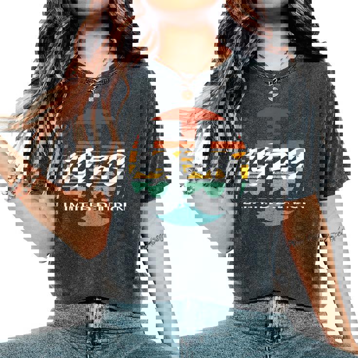 55歳の誕生日 男性 女性 55歳 1970年生まれ レディースオーバーサイズコンフォートTシャツ 55歳の誕生日 男性 女性 55歳 1970年生まれ レディースオーバーサイズコンフォートTシャツ