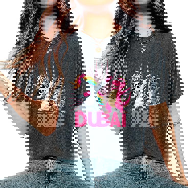 Dabbing ユニコーン 恐竜 男性 女性 男の子 女の子 キッズ ドバイ レディースオーバーサイズコンフォートTシャツ