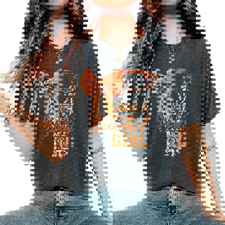 Just A Basketball Girl キュート コケット リボン バスケットボール選手 ガールズ レディースオーバーサイズコンフォートTシャツ Just A Basketball Girl キュート コケット リボン バスケットボール選手 ガールズ レディースオーバーサイズコンフォートTシャツ
