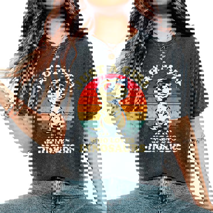 Just A Girl Who Loves Dinosaurs おもしろレトロ恐竜 T-Rex レディースオーバーサイズコンフォートTシャツ