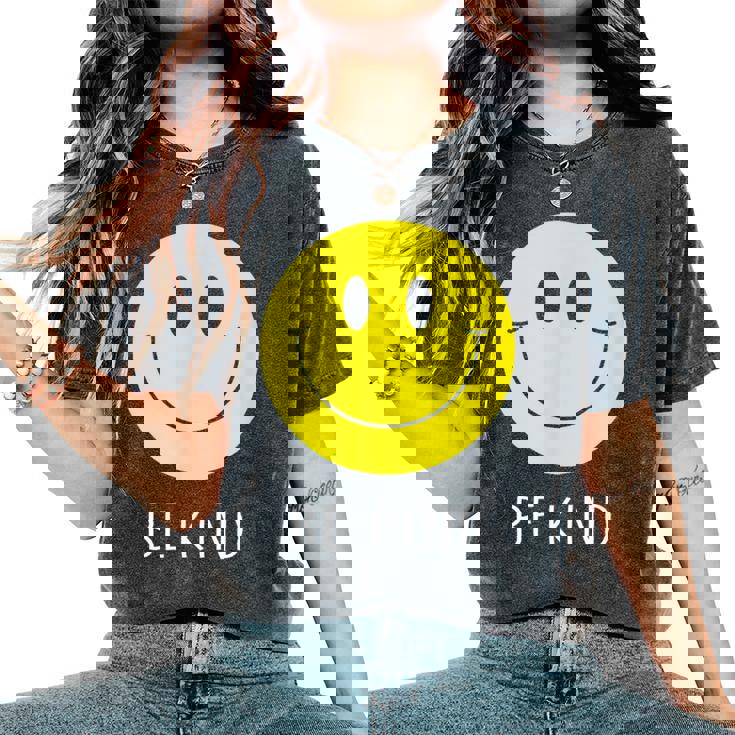 Be Kind かわいい イエロー スマイル フェイス シャツ スマイル フェイス ハピネス レディースオーバーサイズコンフォートTシャツ