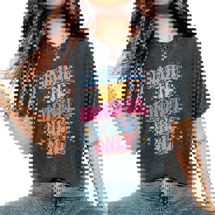 Very Demureery Mindfulibes Only Cute Retro Girls レディースオーバーサイズコンフォートTシャツ