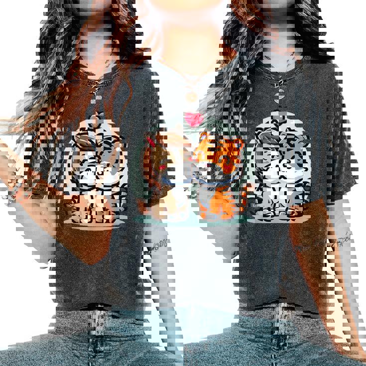 ローの馬と虎を抱きしめる Cuddling Horse And Tiger In Love レディースオーバーサイズコンフォートTシャツ