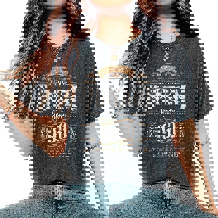 ヴィンテージ 1960 65歳の誕生日プレゼント 女性 男性 65歳 レディースオーバーサイズコンフォートTシャツ ヴィンテージ 1960 65歳の誕生日プレゼント 女性 男性 65歳 レディースオーバーサイズコンフォートTシャツ