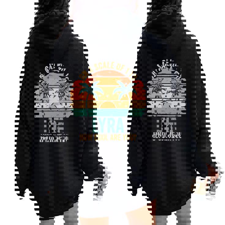 Lyra Cute Retro Girls Groovy Lyra Personalized Name 長袖tシャツ レディース オーバーサイズ パーカー バックプリント