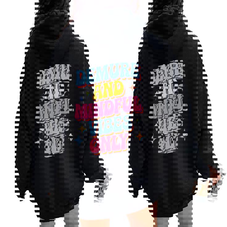 Very Demureery Mindfulibes Only Cute Retro Girls レディース オーバーサイズ パーカー バックプリント