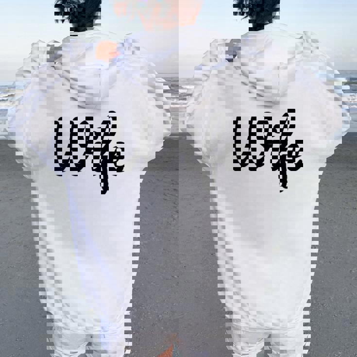 【Wife】妻 嫁 奥さん シンプル おしゃれ 英語 英文字 夫婦お揃い 結婚祝い カップル ペアルック おもしろ ペア レディース オーバーサイズ パーカー バックプリント