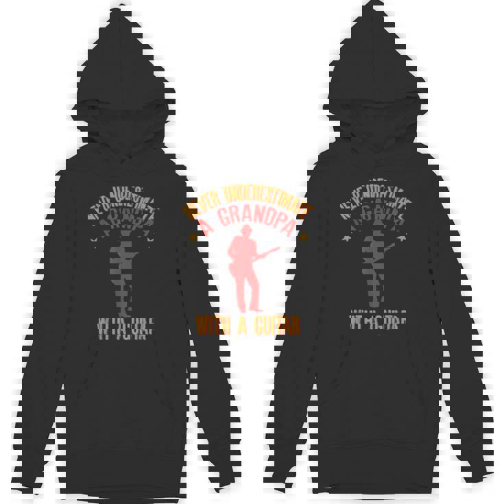 ギターを持ったおじいちゃんを決して過小評価しないでください パーカー