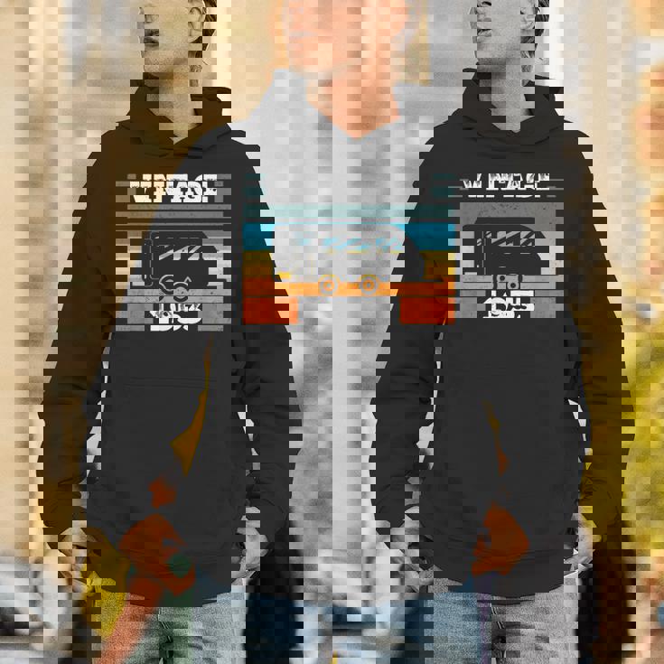 1953 年生まれのキャンピングカー バースデーキャラバン パーカー