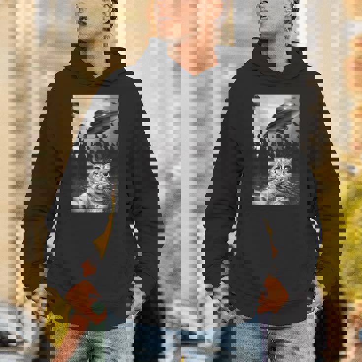 Ufo付き面白い猫セルフィー Hoodie