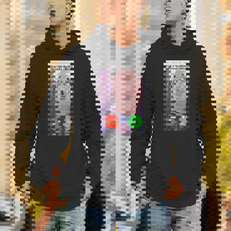 ジョン・ポークがファニー・アンサー・コール・フォンをかけている パーカー