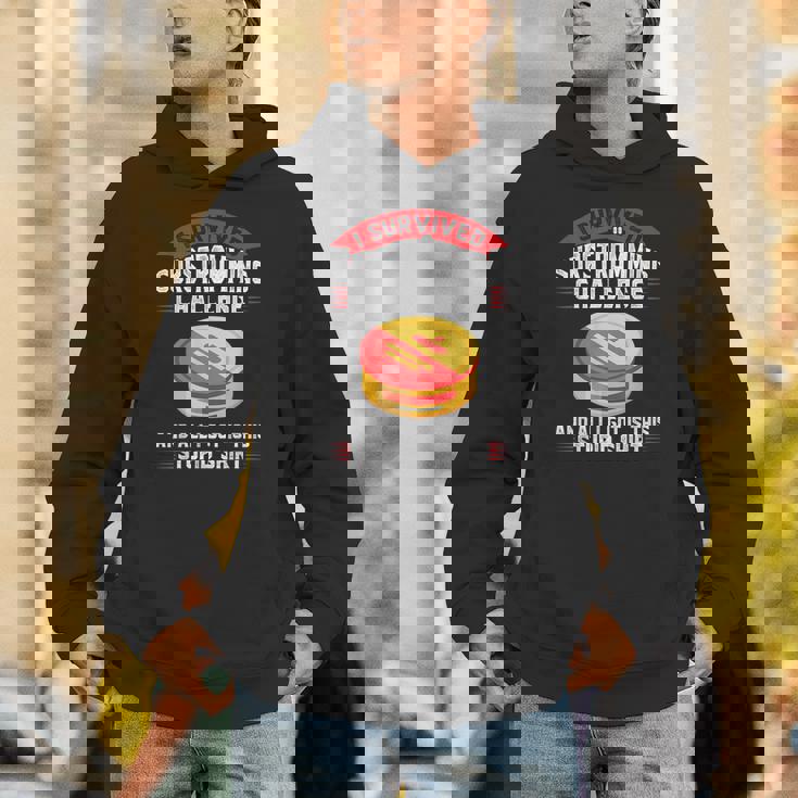 スウェーデンのシュールストレミング・チャレンジを生き延びた パーカー