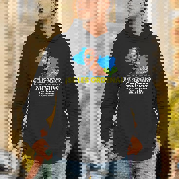 セ・レ・オルデナ・コメール・ププサス・デ・ロロコ、ナイーブ・ブケレ パーカー